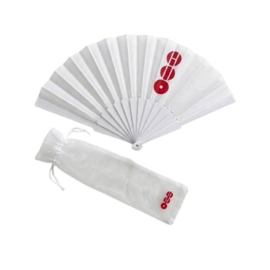 Abanico Arirang Coreano Minimalista Blanco con logo rojo con Bolsita. Accesorio Aesthetic de Estilo K-Pop, Incluye Funda de Organza.