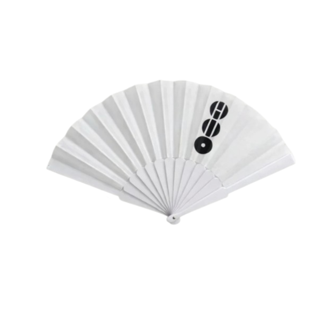 Abanico Arirang Blanco y Negro con Funda Protectora – Accesorio de Colección para el Fandom