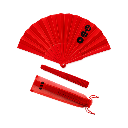 Abanico de Mano BTS Rojo Diseño Arirang Negro con Funda de Organza – Accesorio para Conciertos y Eventos ARMY