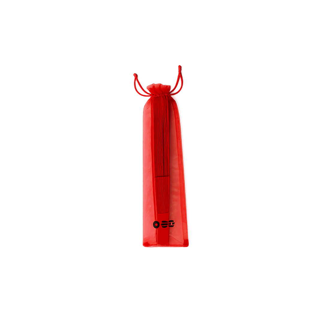 Abanico de Mano BTS Rojo Diseño Arirang Negro con Funda de Organza – Accesorio para Conciertos y Eventos ARMY